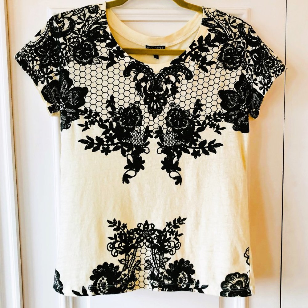 Eye-Catching Floral/Mesh Print "Dreamweight" Cotton-Blend Vintage Tee Express XS